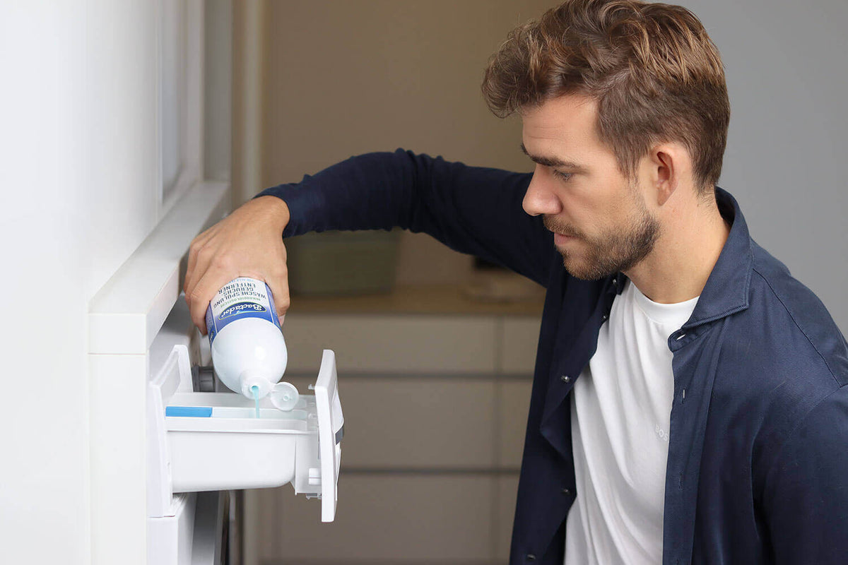 Bactador Wäschespülung in Waschmaschine einfüllen