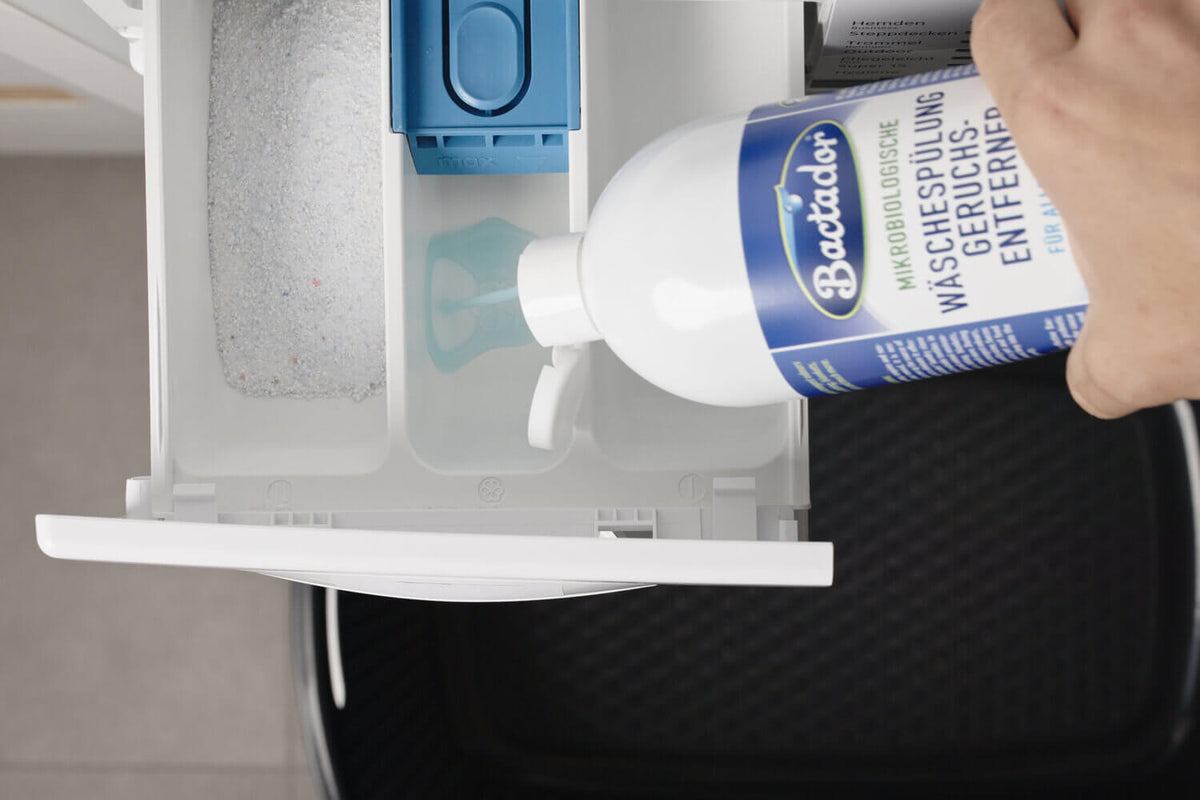 Bactador Wäschespülung einfüllen