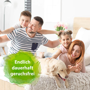Familie mit Hund auf dem Bett mit der Schrift "Endlich dauerhaft geruchsfrei"